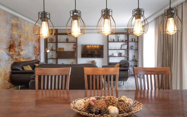 Laurus Tuli Evica in Tuli Evica