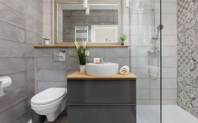 Warsaw Sokołowska Apartment by Renters