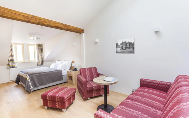 Hotel At the White Lily