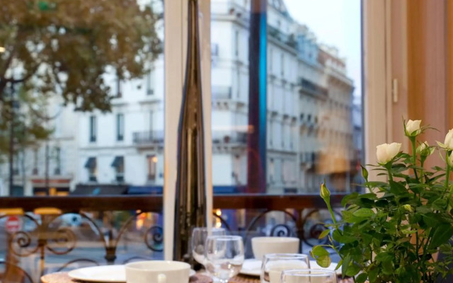 Hotel Marceau Champs Elysees