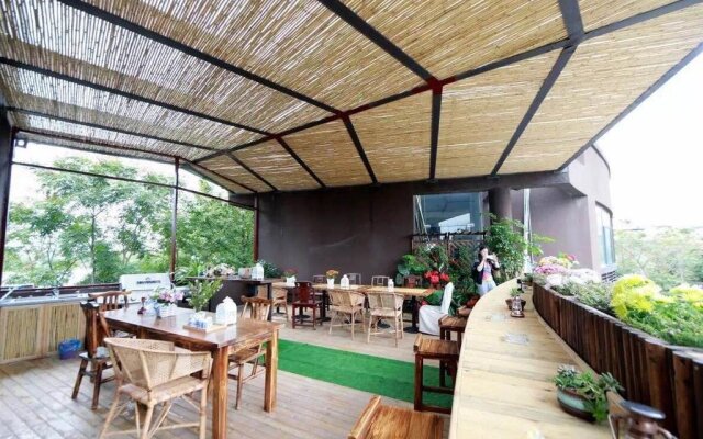 BingHe Street Art Hostel