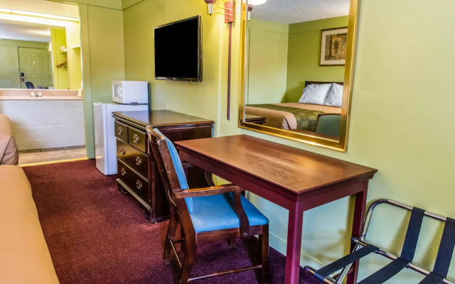 Econo Lodge Pittsburgh