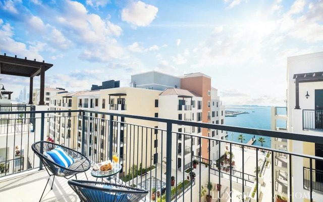 LUX  The La Rive Sea View Suite