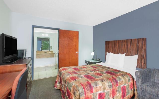 Days Inn by Wyndham Benton