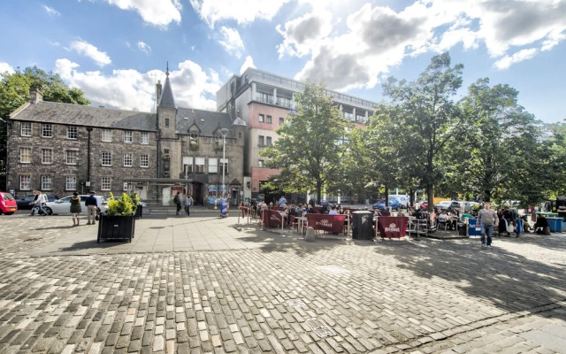 JOIVY Great Location! - Charming Apt by Edinburgh Castle