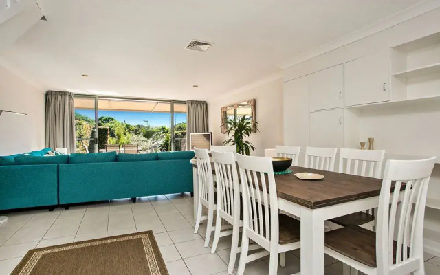 2 James Cook Apartments