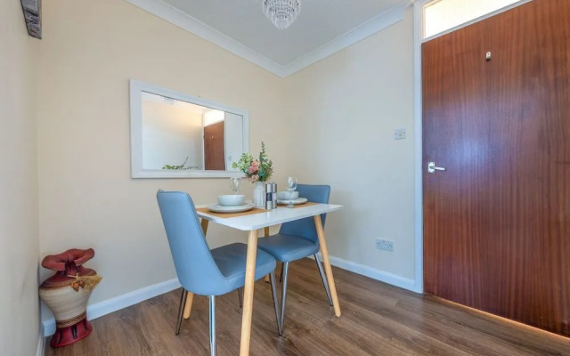 Staines Studio Apartment - Heathrow