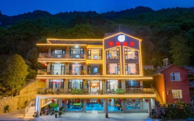 Yunlv Sunshine Homestay (Yichang Three Gorges Home Scenic Area)