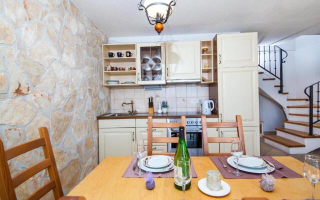 Apartmani Plana, Zaostrog