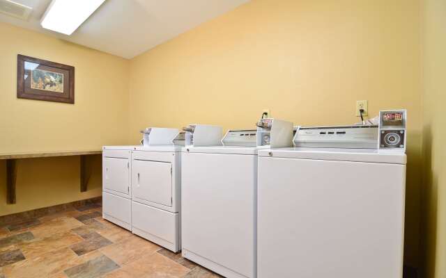 Best Western Plus Kelly Inn & Suites