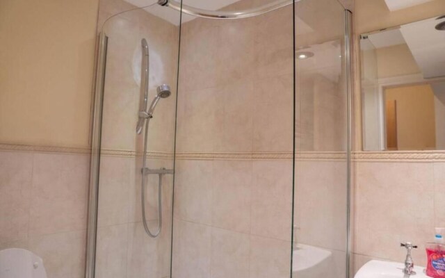 3-bed Apartment 5 Mins Walk to Boscombe Beach