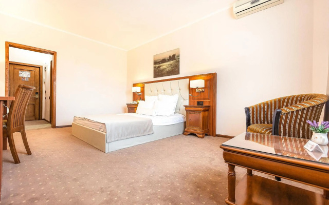 Hotel Athos Rmt