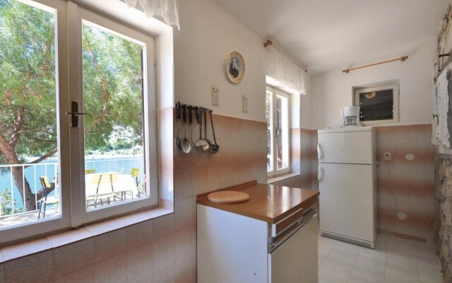 Nice Home in Vinisce With Wifi and 2 Bedrooms