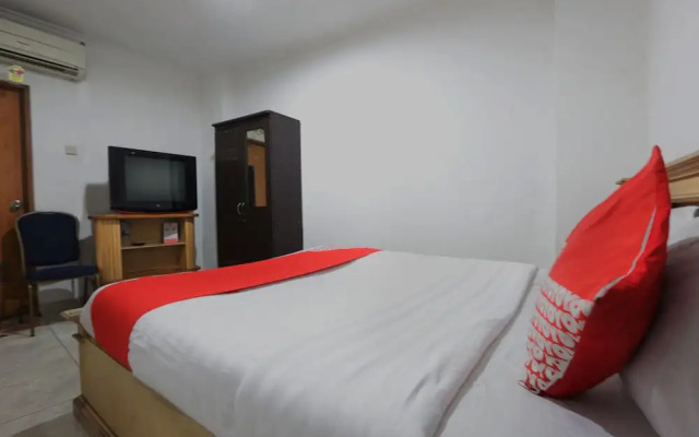 OYO 188 Nely Murni Residence