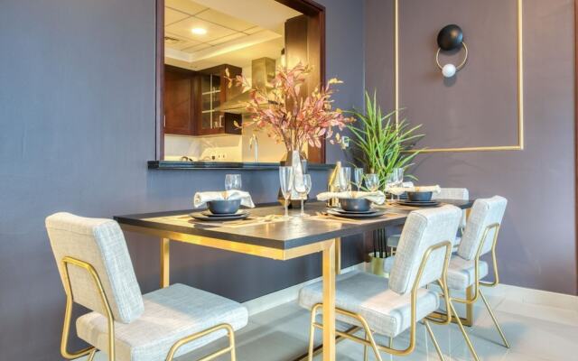 Radiant Urban Retreat With Iconic Burj Khalifa Vws