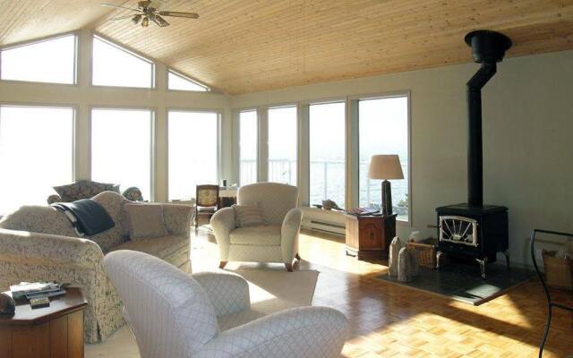 T'Sou-ke bye by BC Island Vacation Homes