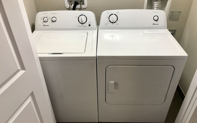 Chic Town House at Lake Ontario