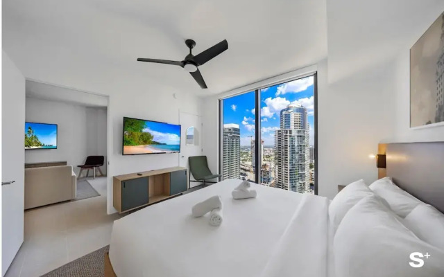 Downtown 1BR Apt with Skyline Views