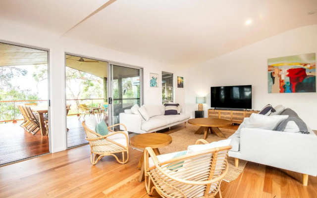 Surf Gums + Sleeps 8 + Pet Friendly + Ocean Views