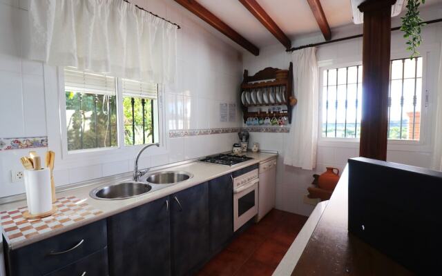 1143 Villa Serymar