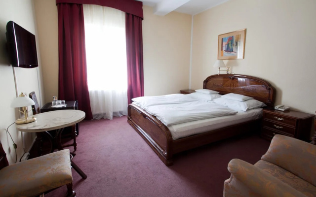 Pannonia Hotel