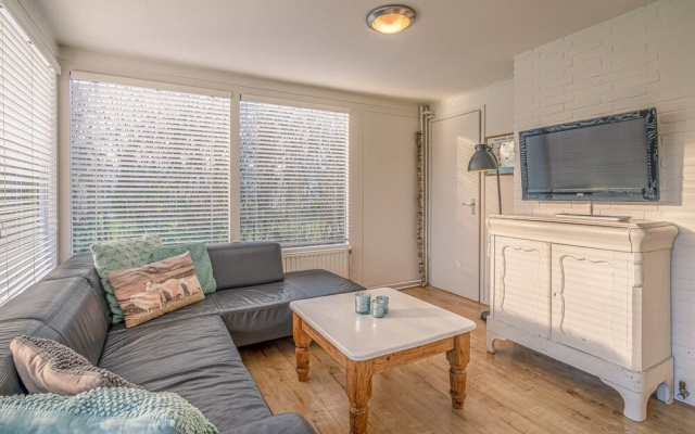 Cozy Detached Bungalow for 4 Persons