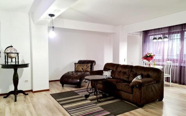 R.O.S.E. Apartment