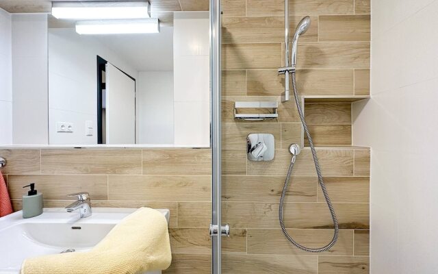"new 3kk Apts: Holešovice Heart"