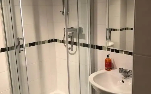 Fabulous, Modern 2 Bed Flat in Central Cardiff