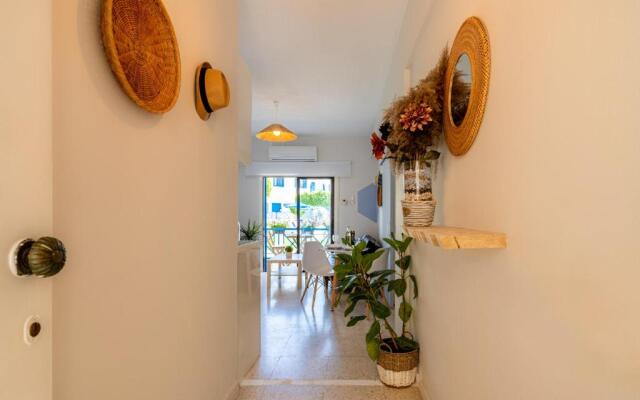 Sea Breeze 1-BR Apt in Pyla