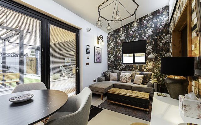 Scarlett Heart Studios in Golders Green