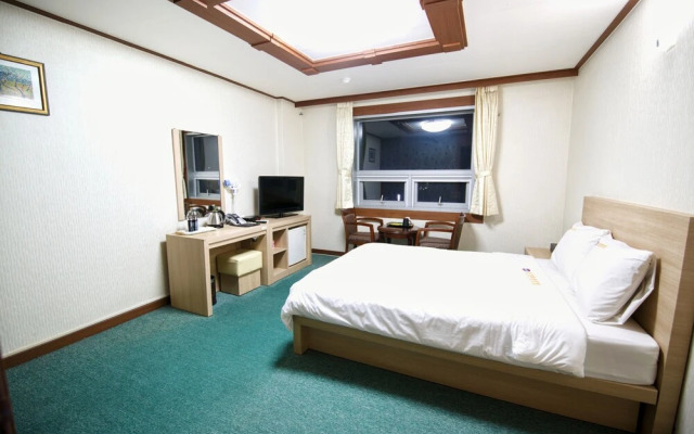 Tongyeong Tourist Hotel