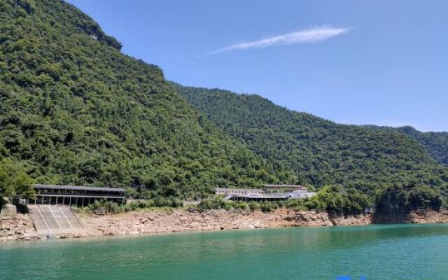 Echarm Hotel (Yichang Huoche Dongzhan)