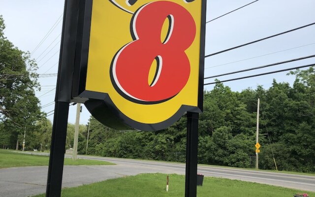 Super 8 Kingston