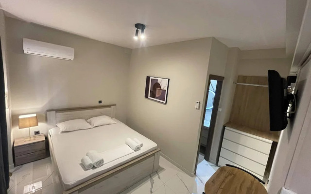 Lemon Tree Suites Near ATH Airport