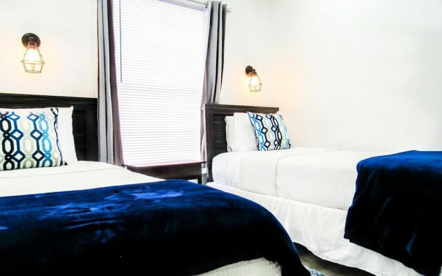 Stylish 3 Bedroom Home Private Balcony Patio