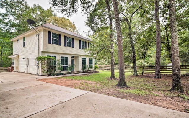 Modern Montgomery Home W/backyard, Deck, & Grill!