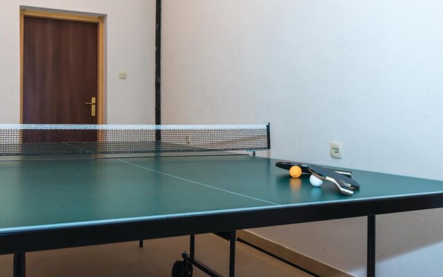 Stunning Home in Brodarica With Jacuzzi, Wifi and 4 Bedrooms