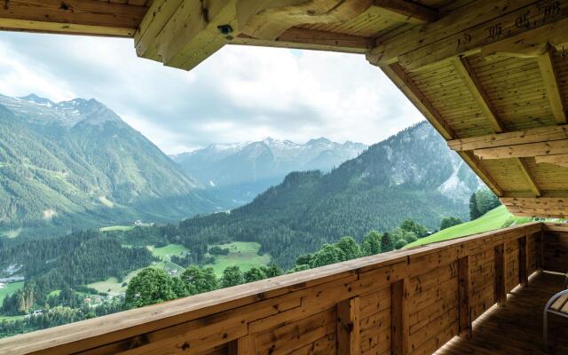Large Luxury Chalet near Ski Area Zillerarena Königsleiten