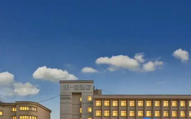 Meiyihao Hotel (Urumqi Medical College Zhongyinggong Subway Station)