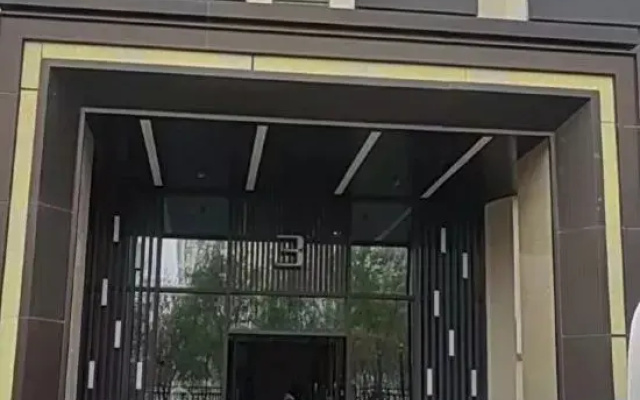 Yijian Apartment (Harbin West Railway Station Shop)