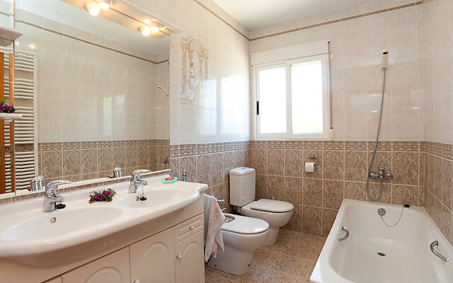 Ingy - Three Bedroom