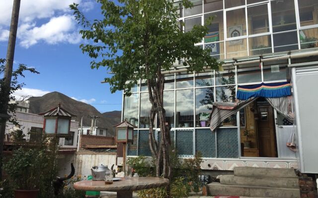 Yangkor Tibetan Homestay - Hostel