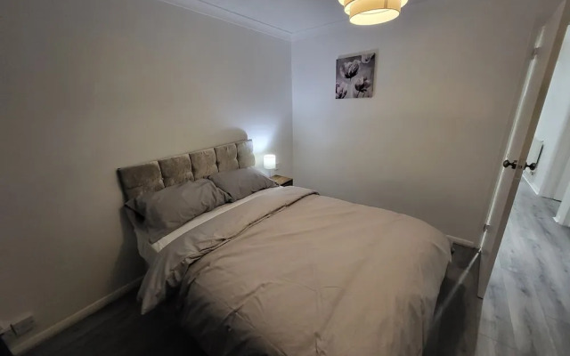 Charming 2-bed Apartment in Grays