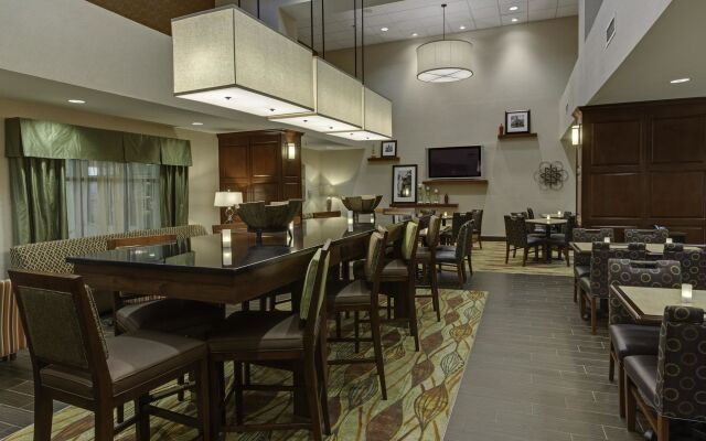 Hampton Inn & Suites Macon I-75 North