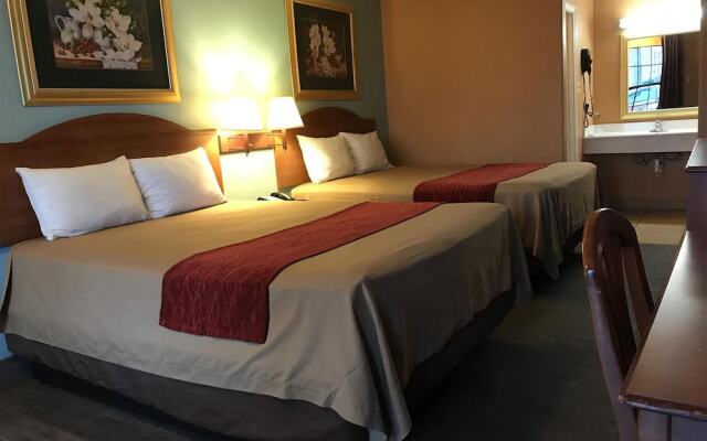 Econo Lodge Inn & Suites