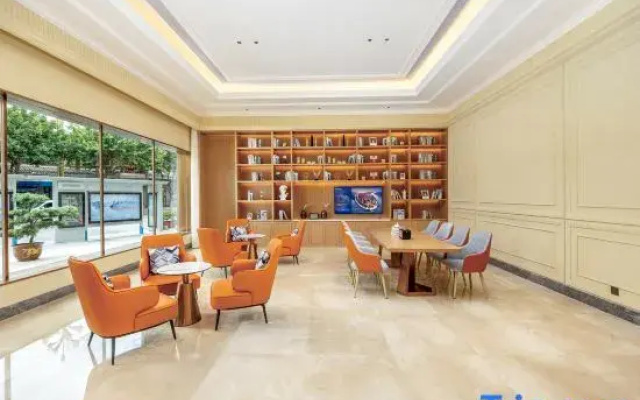 Vienna Hotel (Fengjie Kuimen Impression Pier)