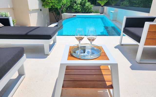 Villa Calypso Royal Apartment
