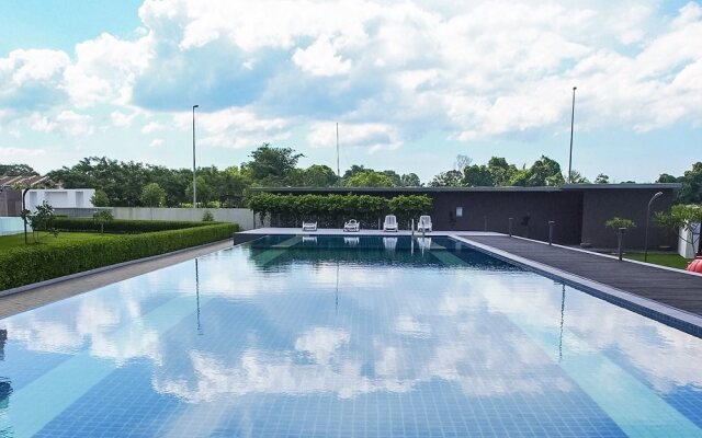 Greenwich South Condominium