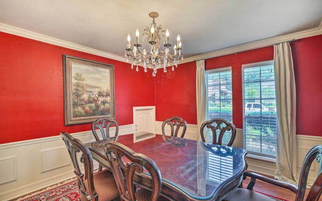 Spacious Houston Home, Day Trip to Galveston!